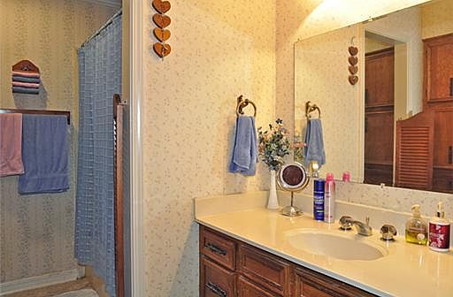 3rd image of 7702 Millwood Dr