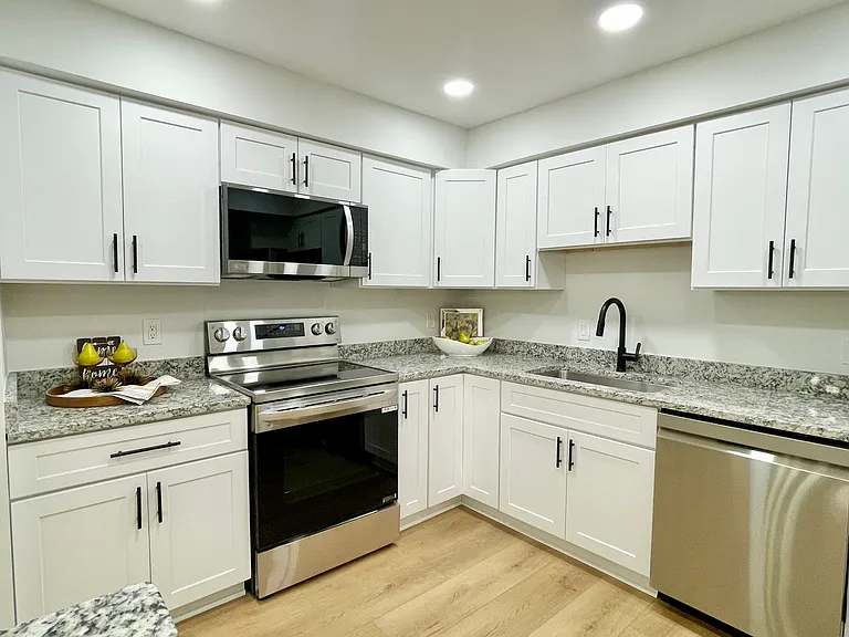 3 Pickering Ct #102 — Photo 8
