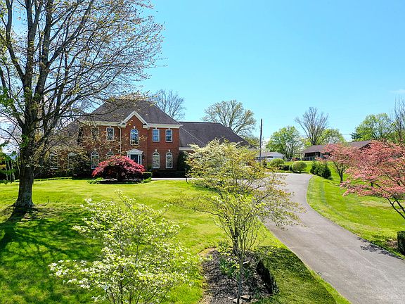 3rd image of 1018 N Heritage Dr