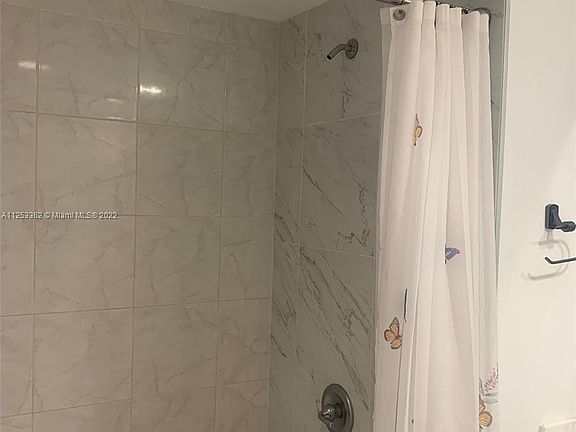 4th image of 2775 NE 187th St APT 310
