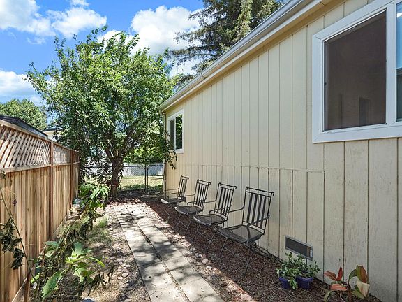 3rd image of 13 River Bend Dr