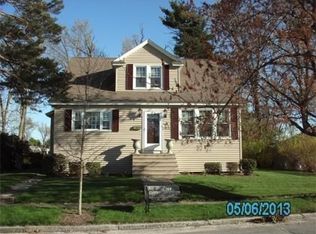 18 Ivernia Rd, Worcester, MA 01606