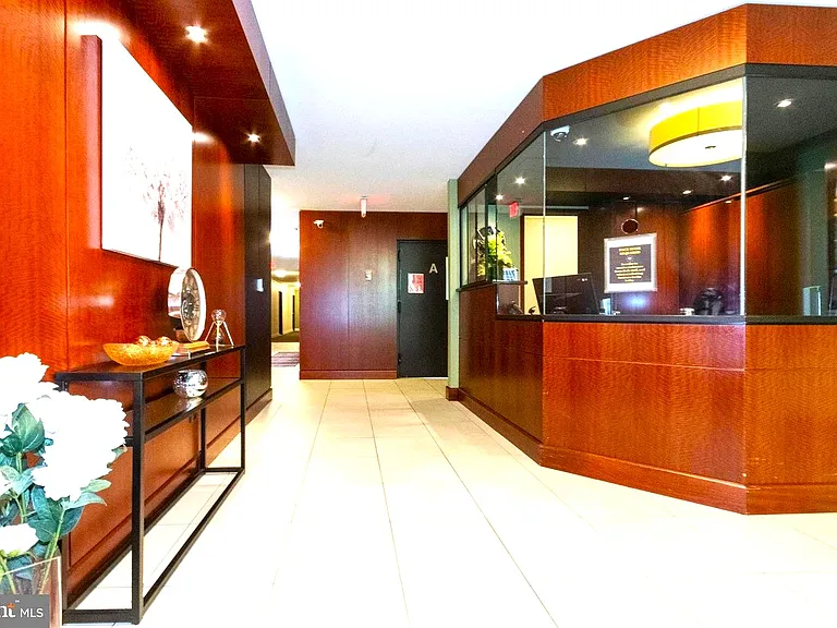1260 21st St NW #200 — Photo 24