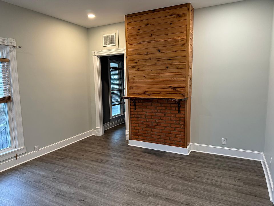 Living Room
Decorative fireplace with live edge mantle
Window treatments give privacy or plenty of natural light