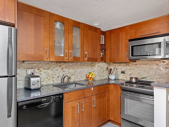 5th image of 41 Clark St #11E