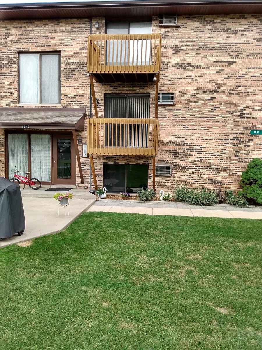 Building Photo - 8242 Woodland Dr #B