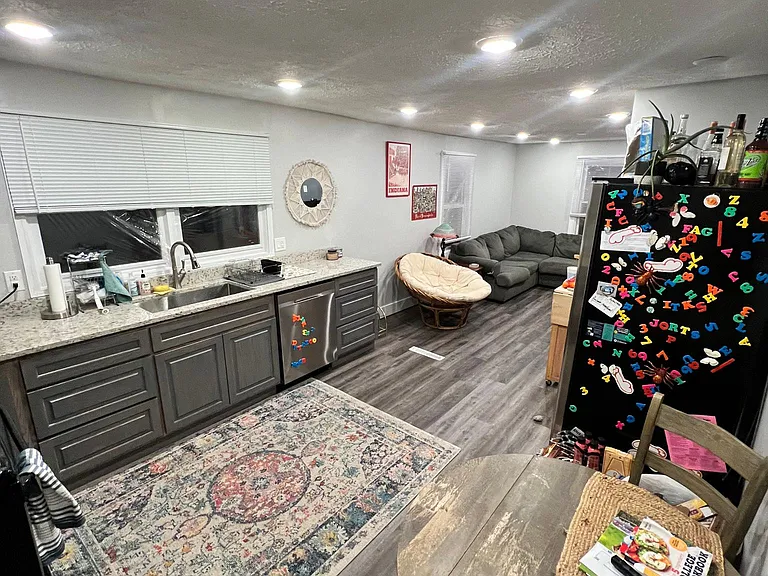 315 E Southern Dr — Photo 2