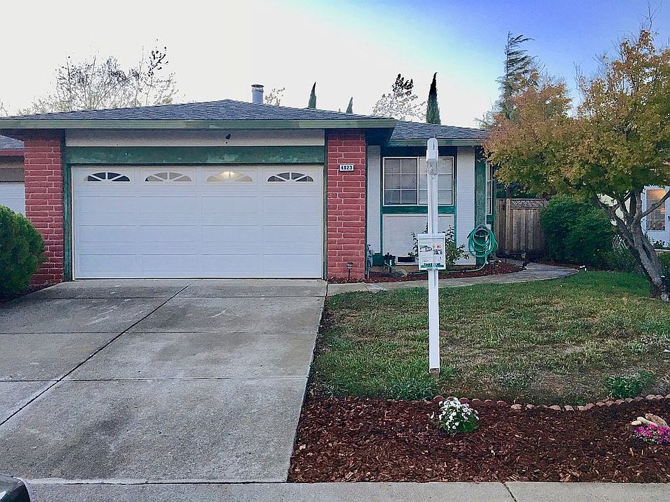 1st image of 4823 Silver Lake Ct