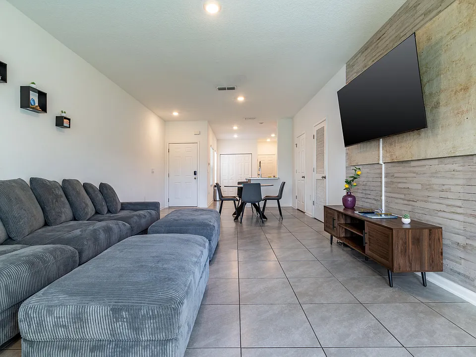 9017 Gifford Dr