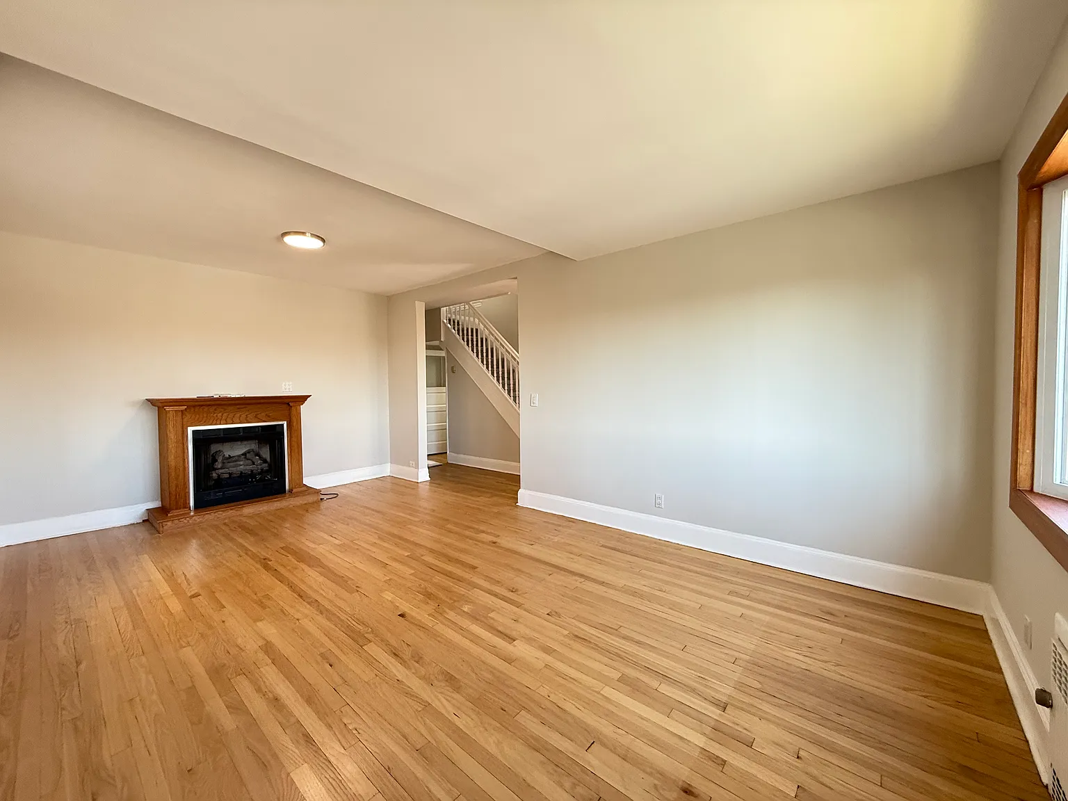 4 bed, 4.5 bath, 1576 sqft, $3,800 — Photo 3