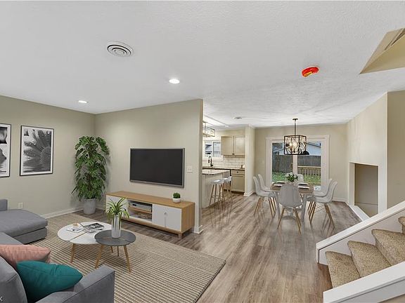4th image of 834 Maplewood Ave