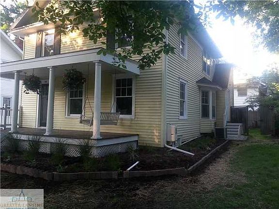 3rd image of 518 E Hillcrest Ave