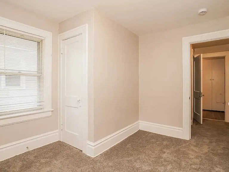 592 Johnston Ct — Photo 3