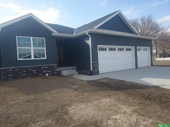 1823 N East Ave, York, NE 68467