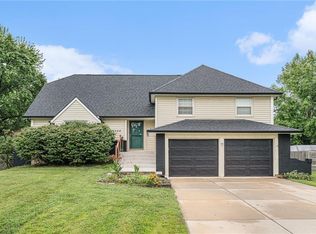 6334 Longview Rd, Shawnee, KS 66218