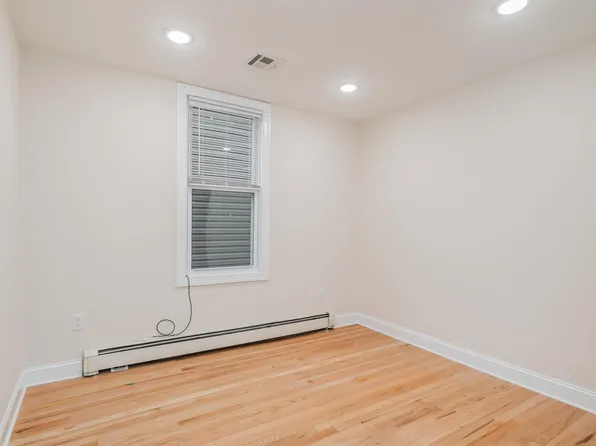 77 West 50th Street image 9 of 16