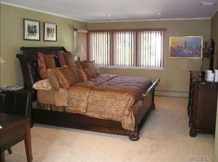 2093 Berkley Ln, Merrick, NY 11566