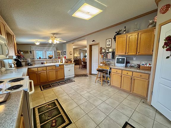 5th image of 768 Ivanhoe Rd