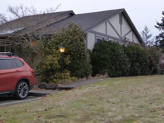 2nd image of 720 Lucerne Ln SE