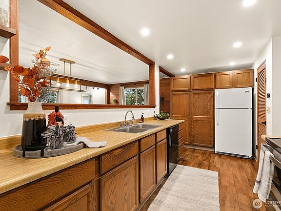 5th image of 16137 120th Avenue SE