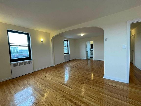 3rd image of 2601 Henry Hudson Pkwy W #A44