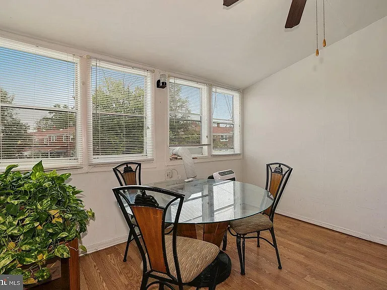 1141 Gloria Ave — Photo 7