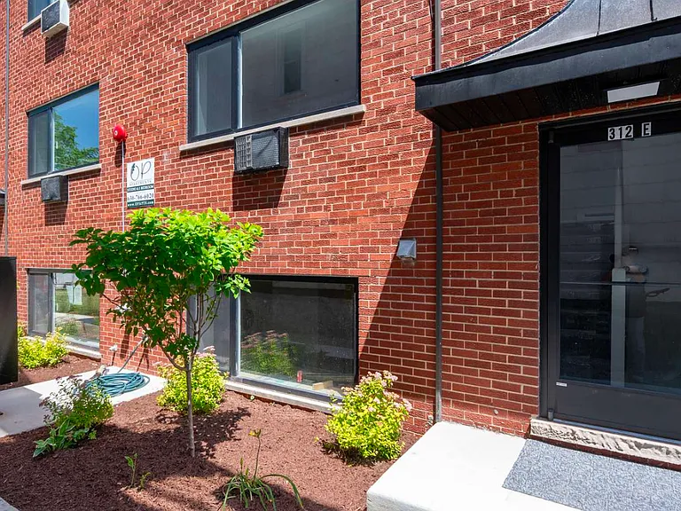 312 N Austin Blvd #4W — Photo 2