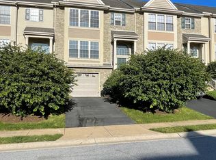 663 Royal View Dr, Lancaster, PA 17601