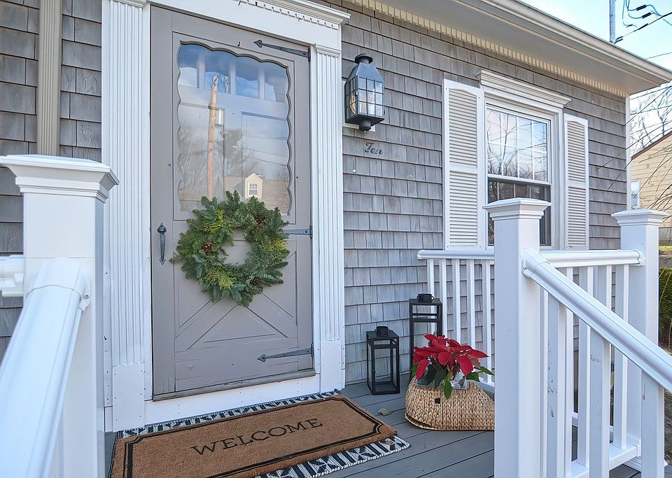 10 Bourne Rd, Swansea, MA 02777 Zillow