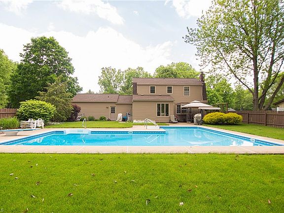 3rd image of 32617 Greenwood Dr