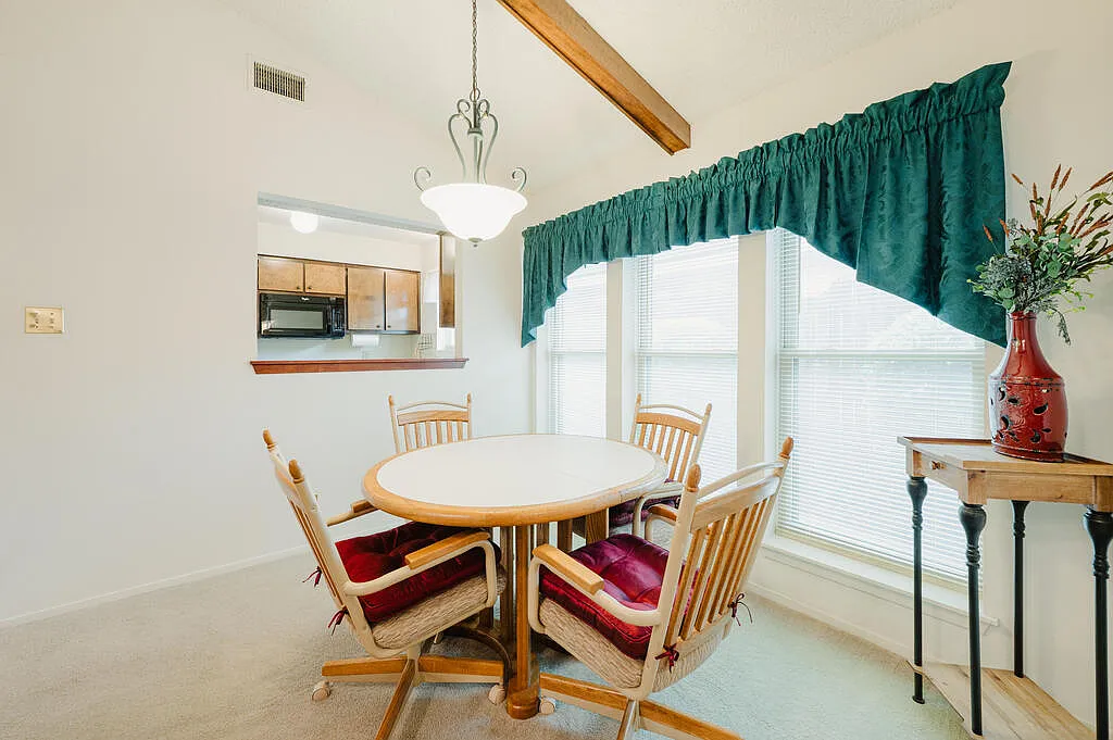 3 bed, 2.0 bath, 1256 sqft, $2,900 — Photo 4