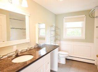 990 Stafford Rd, Tiverton, RI 02878