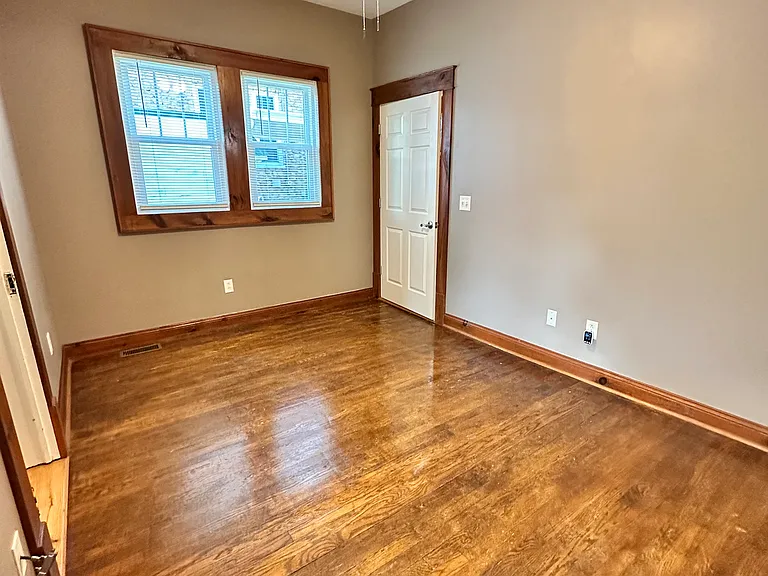 923 E Hillcrest Dr #2 — Photo 17
