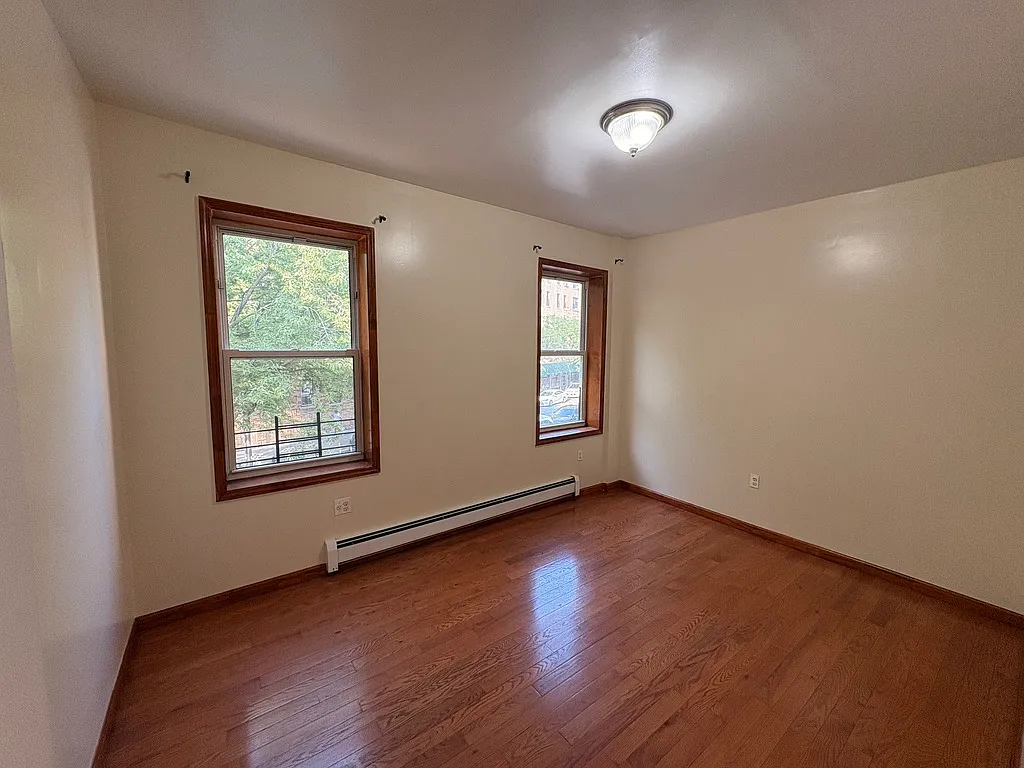 1664 Montgomery Avenue — Photo 3
