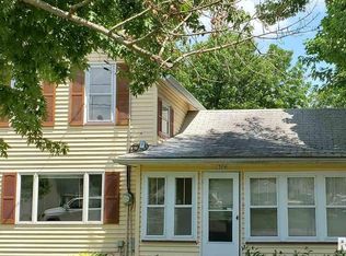 1304 14th St, Viola, IL 61486