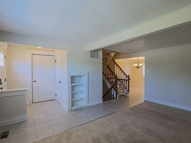 831 Comer Sq — Photo 3