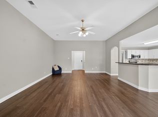 202 Kenosha Ln, Arlington, TX 76002