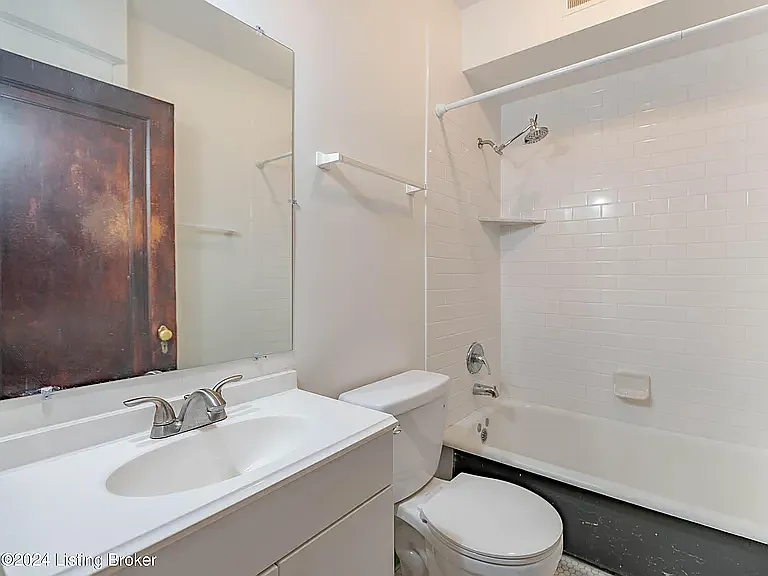 1902 Payne St #2 — Photo 7