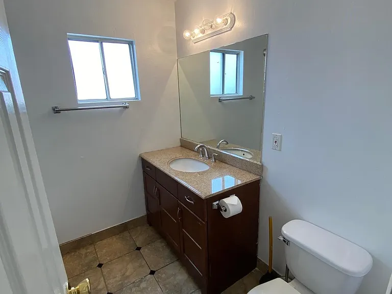 864 Glencoe Dr — Photo 15