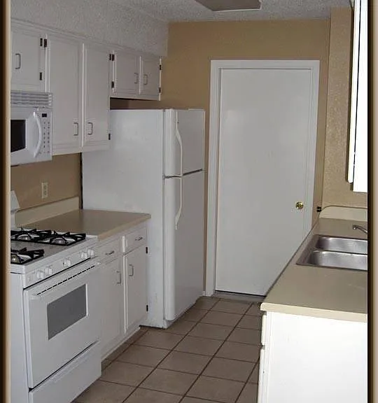 8320 Gallatin Dr — Photo 2