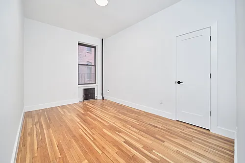 353 W 44th St #2D Photo 1
