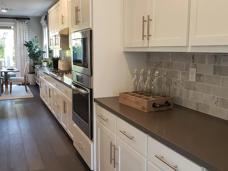 Kitchen Dining Access