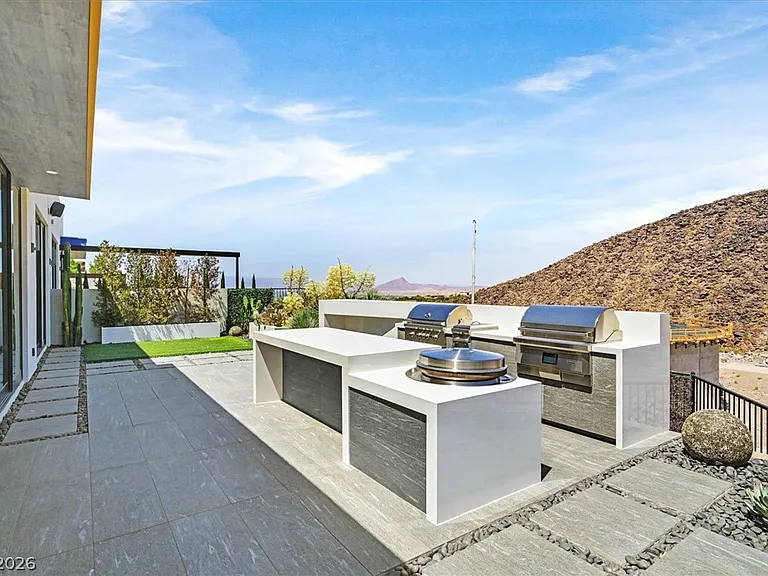692 Scenic Cliff Dr — Photo 35