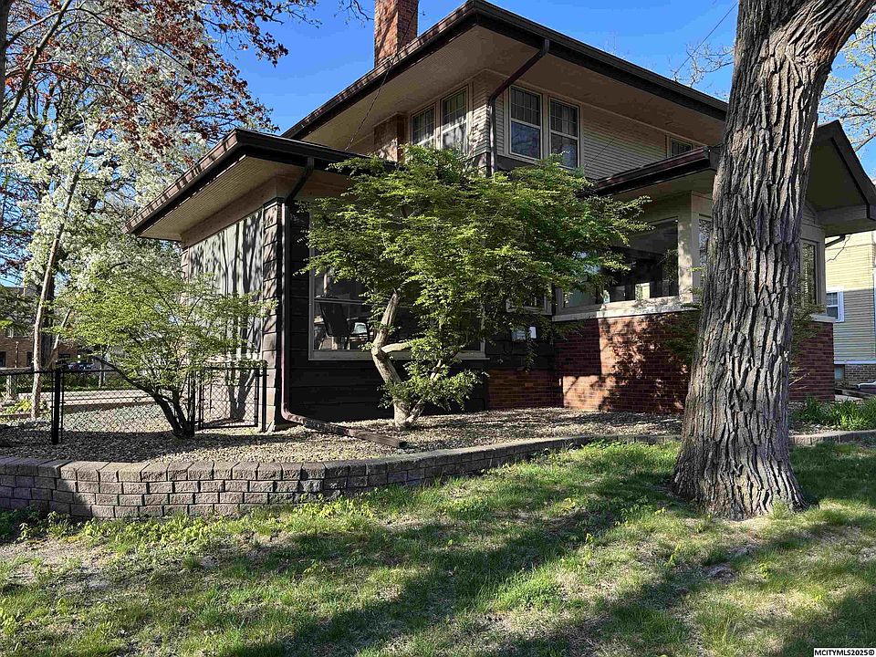 1st image of 104 River Heights Dr