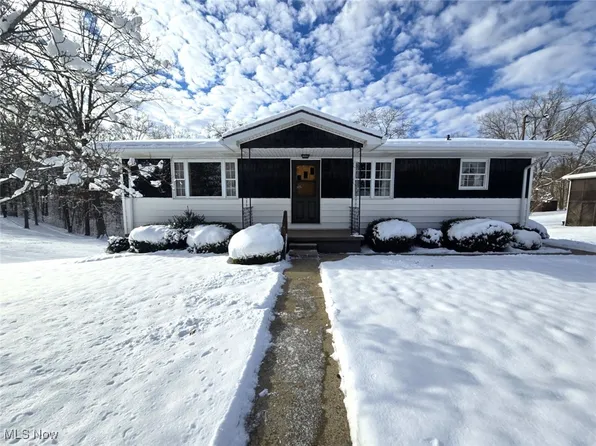 39 Jay St, Davisville, WV 26142