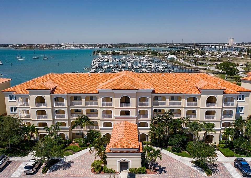 1st image of 33 Harbour Isle Dr W Unit Ph05