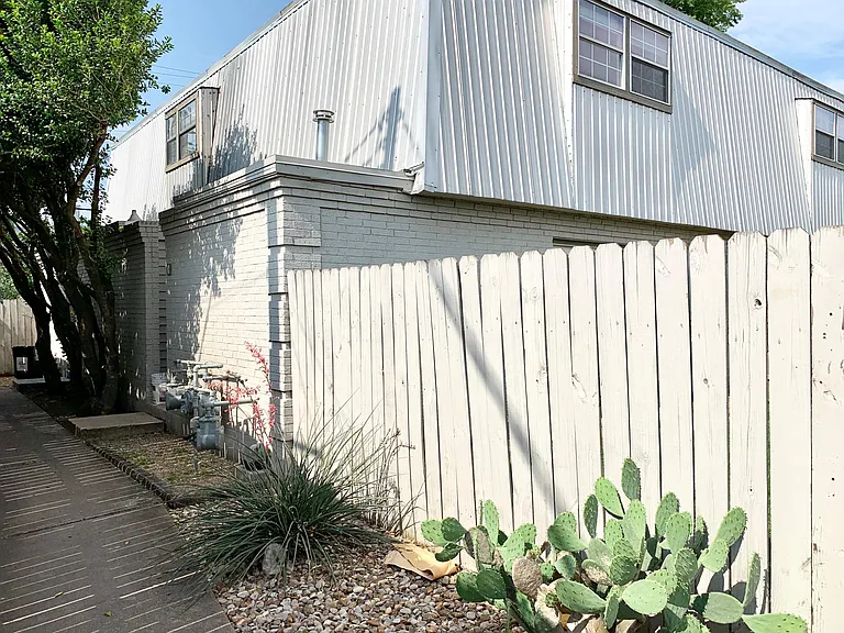 2413 Mission Hill Dr #C — Photo 19