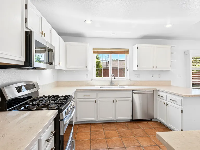 42028 Dunes Ct — Photo 13