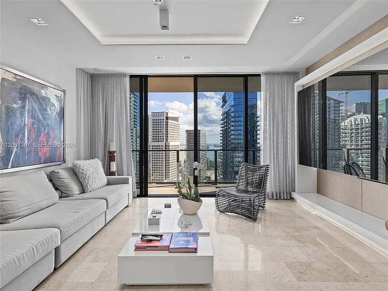 88 SW 7th St #3007 — Photo 4