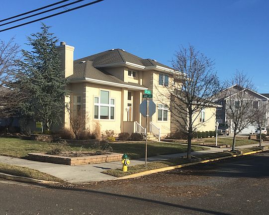 3rd image of 2029 Bay Ave